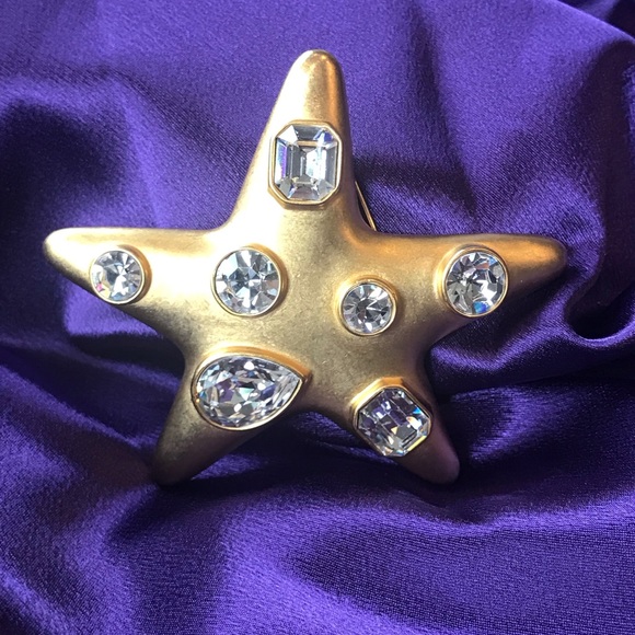 Vintage Kenneth Jay Lane brushed gold and crystal star brooch - Picture 7 of 8